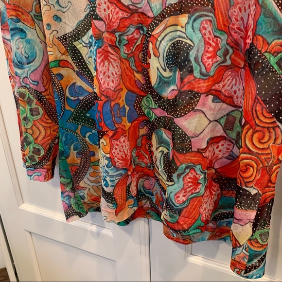 ๐ฟ Escada 3/4th length Sleeve Swirl Shirt ๐น - Picture 7 of 10